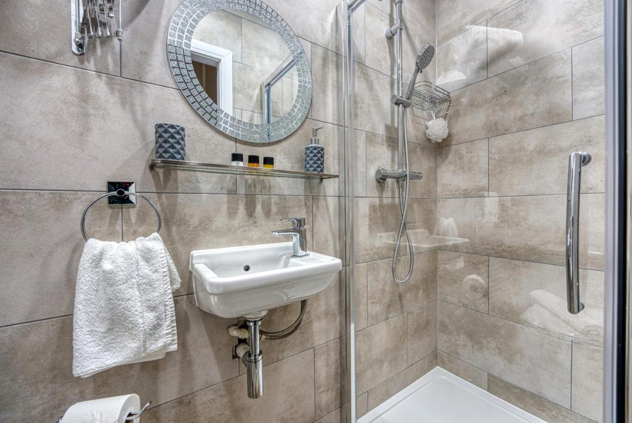 Stylish House - B'Ham Airport And Nec, Jlr Solihull, Business & Leisure Stays - Aspen House Oda fotoğraf